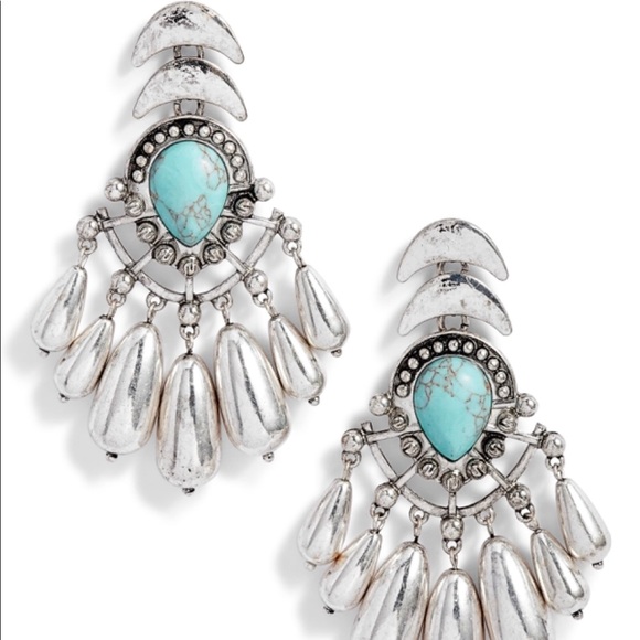 Gia Statement Earrings
DLNLX BY DYLANLEX - Picture 2 of 10